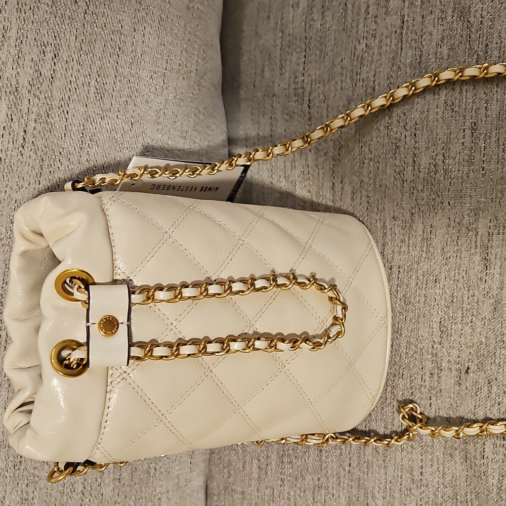 Elegant White Quilted Chain Bucket Bag